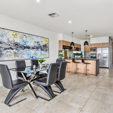 Conroe Executive Townhouse - Modern & Stylish Apartment เมาท์แกมเบีย ภายนอก รูปภาพ